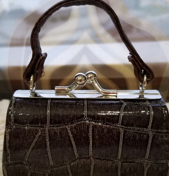 * MOST ADORABLE LIPSTICK HOLDER/CHANGE PURSE* - Picture 2 of 9